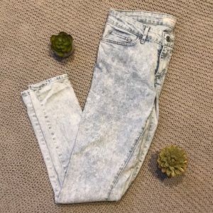 Levi’s SIZE 29 white washed denim jeans